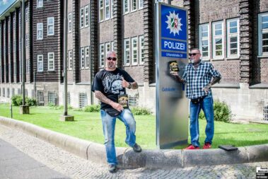 Peter und Les, böse Freunde.